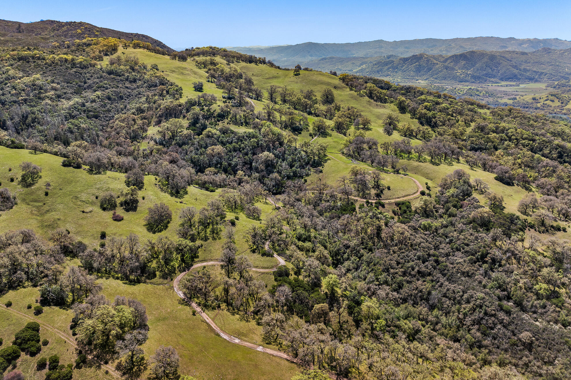5155 Mill Creek Road Ukiah, CA 95482 - Photo 34 of 51 a view of a city with mountains in the background