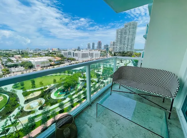 $5,200 | 650 West Avenue, Unit 1704, Miami Beach, FL 33139