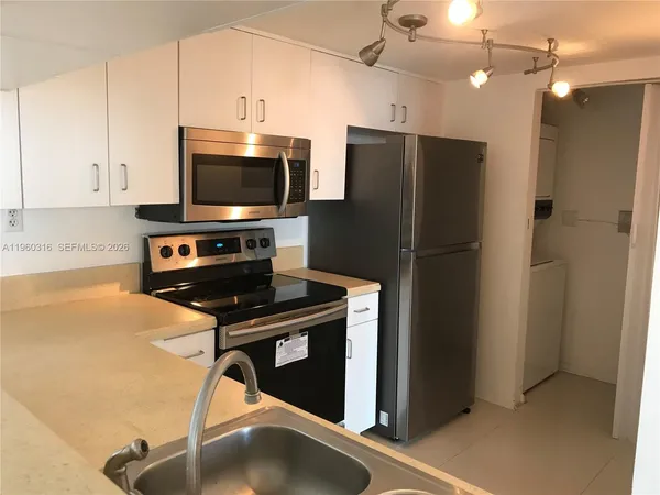 $5,200 | 650 West Avenue, Unit 1704, Miami Beach, FL 33139