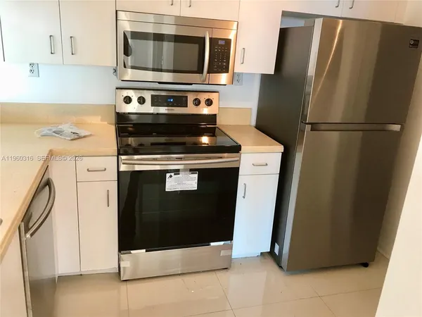 $5,200 | 650 West Avenue, Unit 1704, Miami Beach, FL 33139