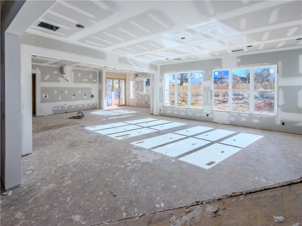 3150 Trickum Road Marietta, GA 30066 - Photo 10 of 19 a big room with windows and closet