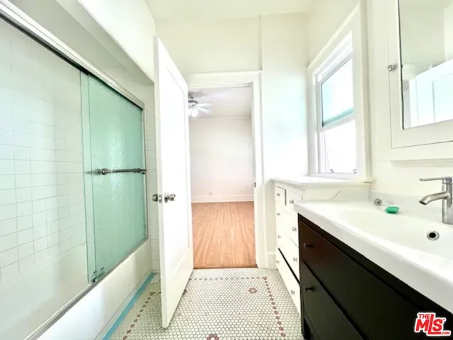 $2,750 | 860 South Berendo Street, Los Angeles, CA 90005