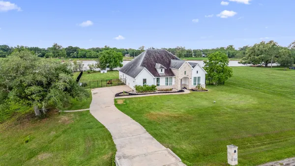 $595,000 | 203 Cavalry Trail Drive, Rosharon, TX 77583