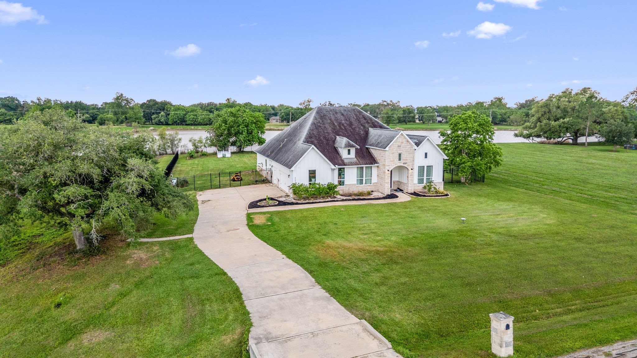 203 Cavalry Trail Drive Rosharon, TX 77583 - Photo 1 of 42