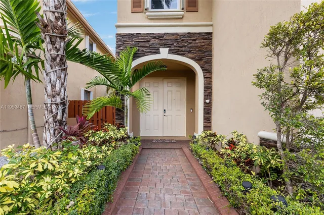 $5,950 | 11287 Northwest 43rd Terrace, Doral, FL 33178