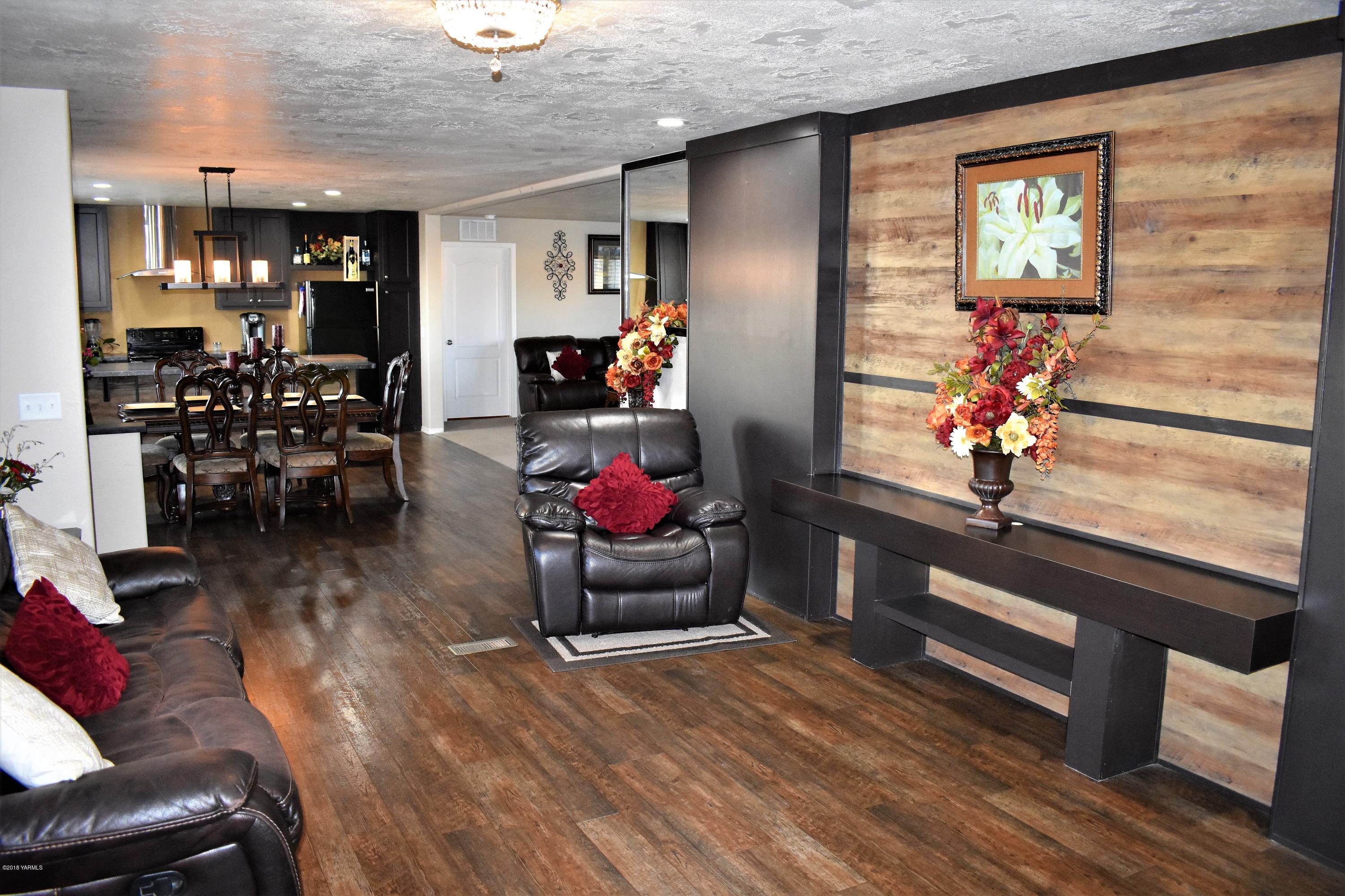 303 Hanks Road Grandview, WA 98930 - Photo 3 of 15 a living room with furniture and a flat screen tv
