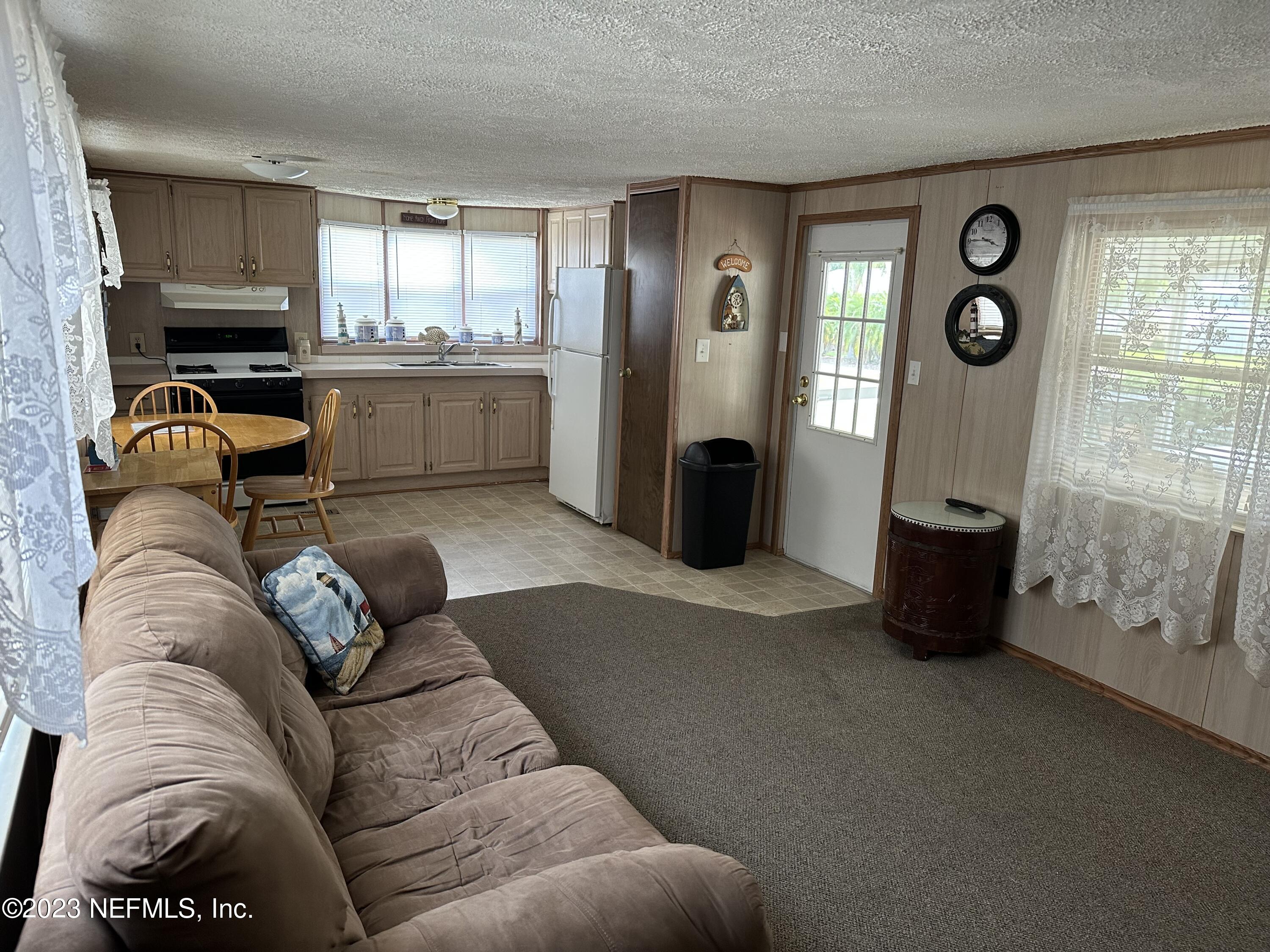 108 Jimmie Road Crescent City, FL 32112 - Photo 16 of 30 Living Room