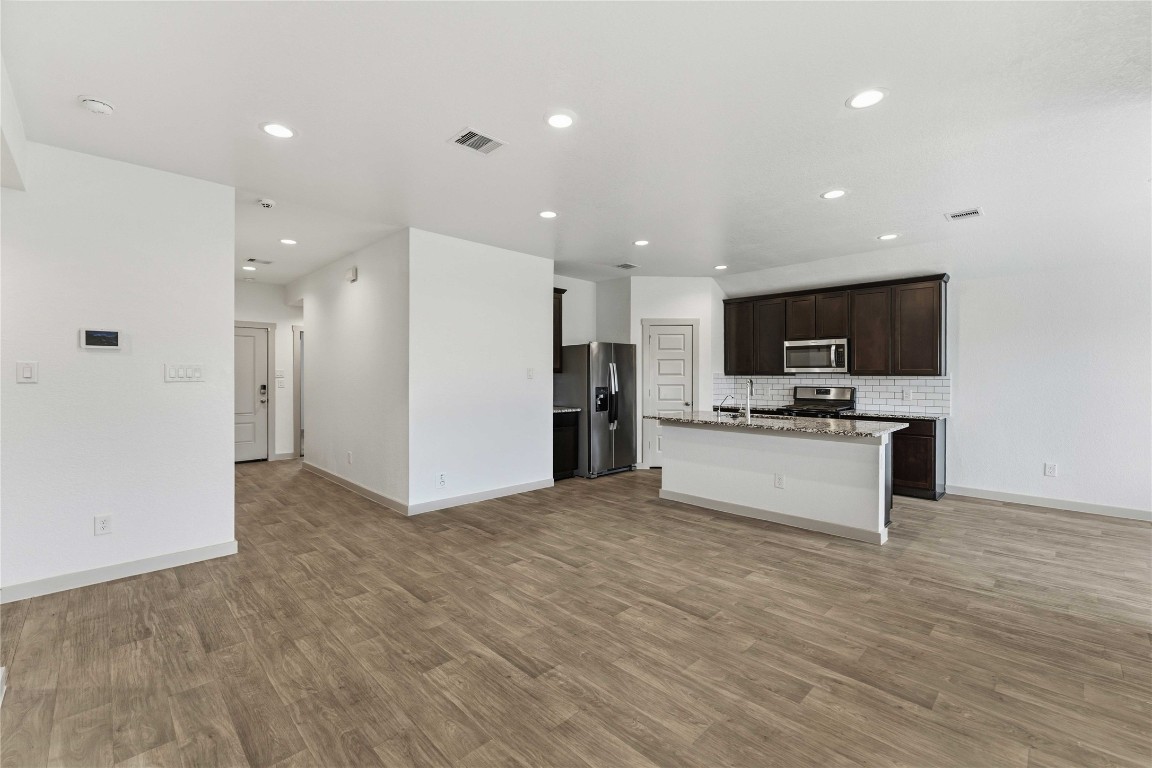 8127 Molasses Way Rosharon, TX 77583 - Photo 4 of 24