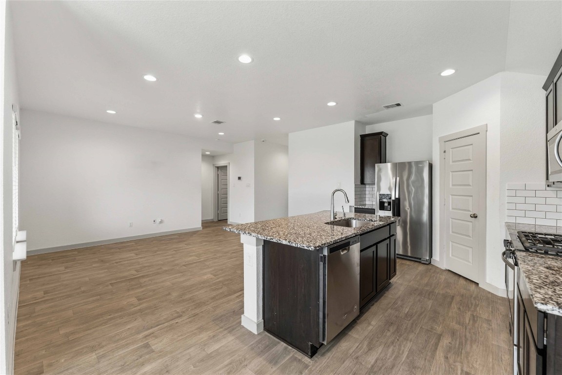 8127 Molasses Way Rosharon, TX 77583 - Photo 5 of 24