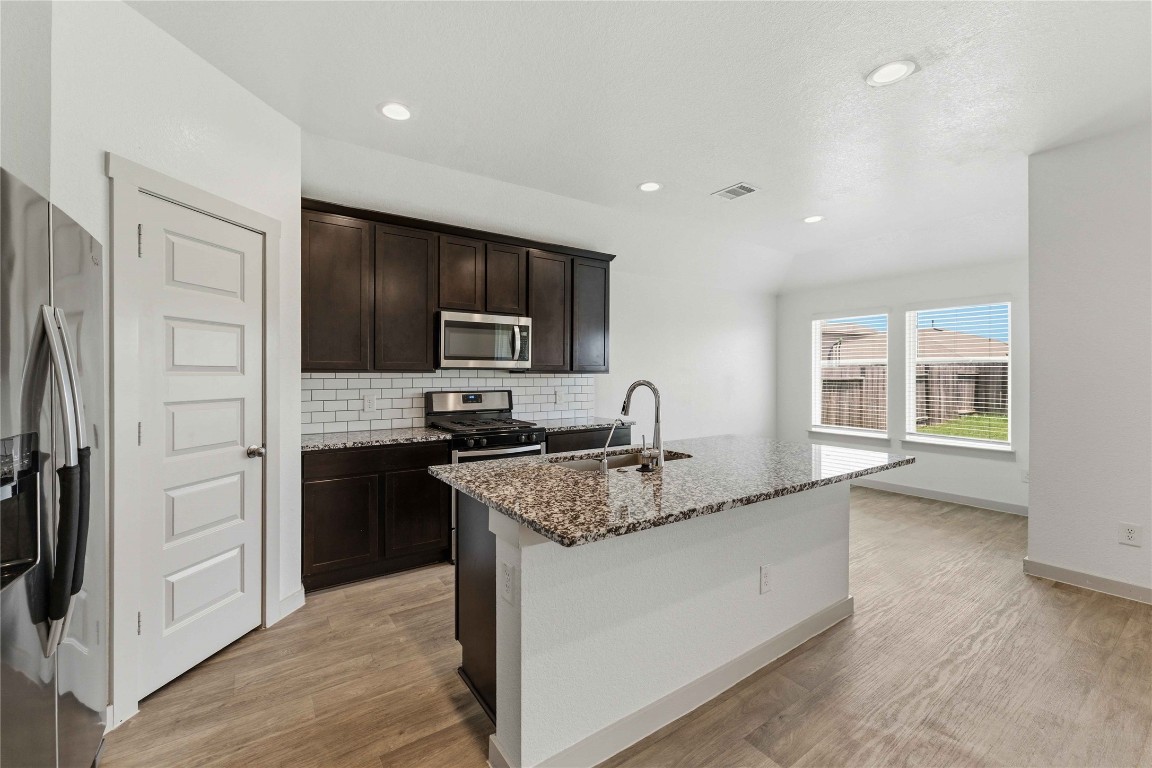 8127 Molasses Way Rosharon, TX 77583 - Photo 8 of 24