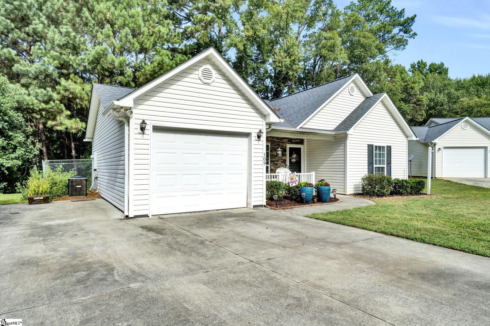 109 Rudolph Court Anderson, SC 29625 - Photo 2 of 30 Gallery Image 2
