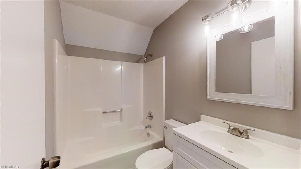 317 Staplewood Road Lexington, NC 27295 - Photo 22 of 34 Main Bath Up