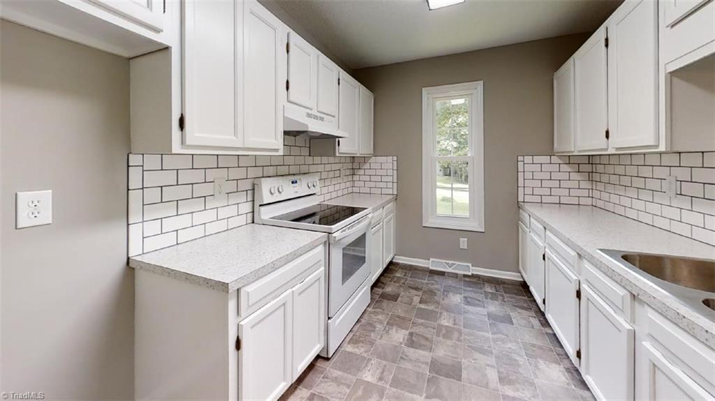 317 Staplewood Road Lexington, NC 27295 - Photo 8 of 34 Updated kitchen