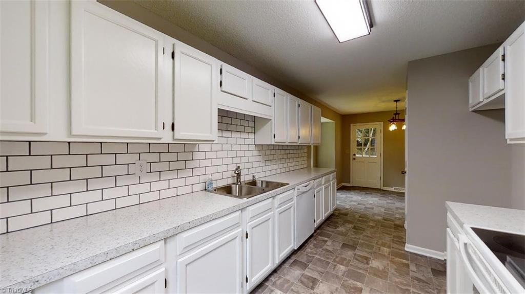 317 Staplewood Road Lexington, NC 27295 - Photo 10 of 34 Updated Kitchen