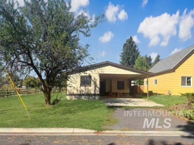 $325,000 | 1920 East F Street, Moscow, ID 83843