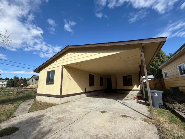 $325,000 | 1920 East F Street, Moscow, ID 83843