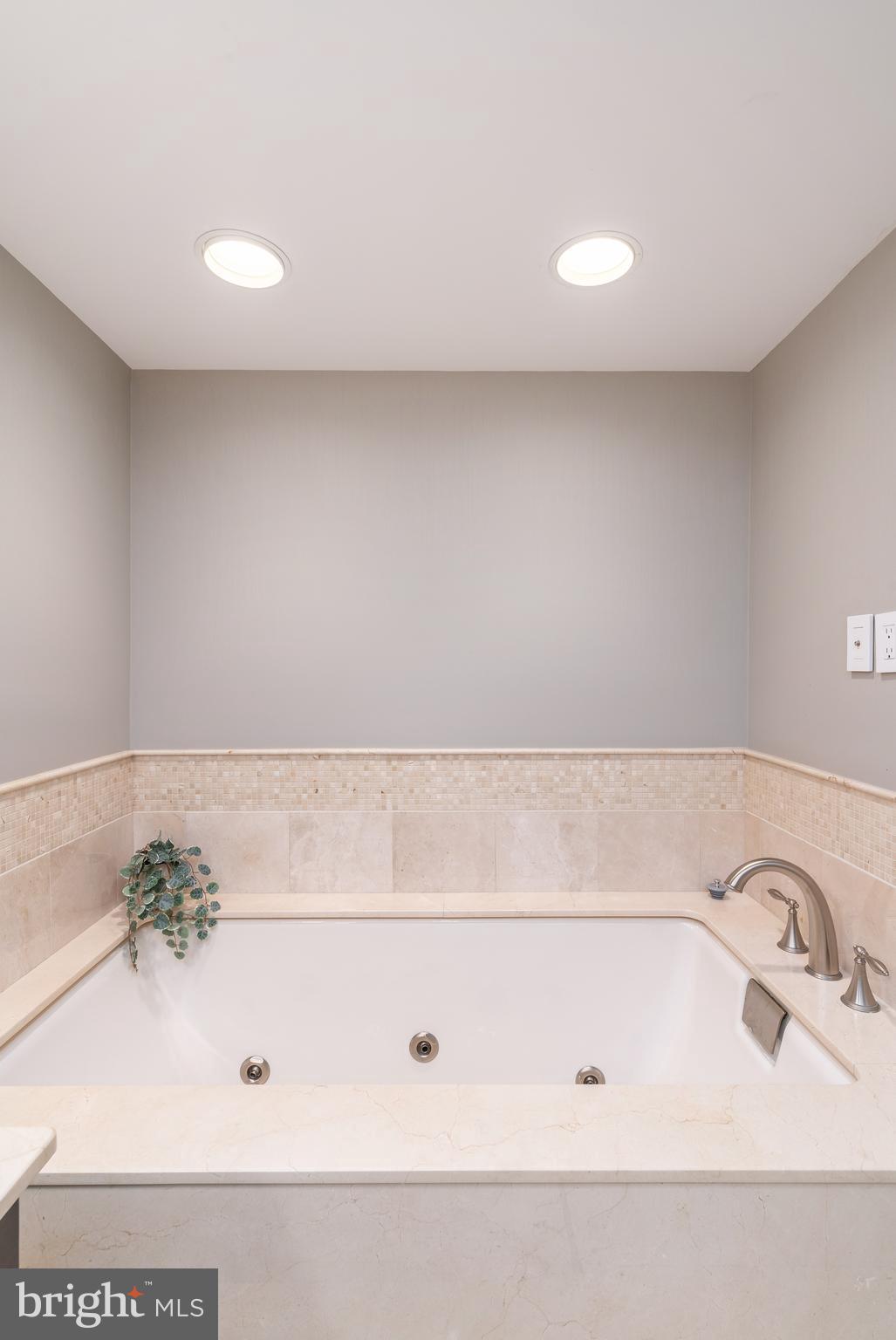 202 West Rittenhouse Square, Unit 1708 Philadelphia, PA 19103 - Photo 24 of 53