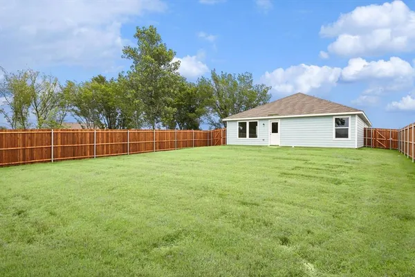 a view of a house with a backyard