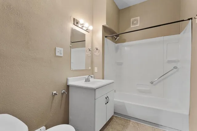 $199,900 | 421 South Oak Avenue, Owatonna, MN 55060