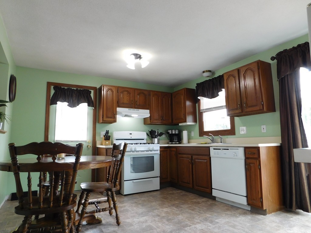 126 Starling Road Springfield, MA 01119 - Photo 6 of 26