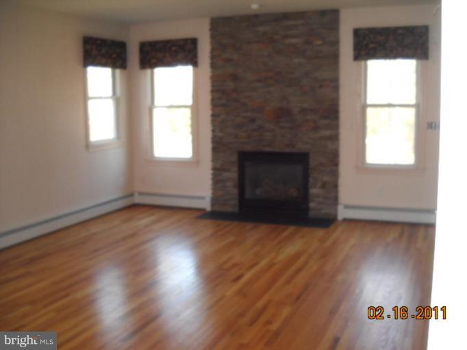 1916 Arundel Road Pasadena, MD 21122 - Photo 3 of 7 Family Room