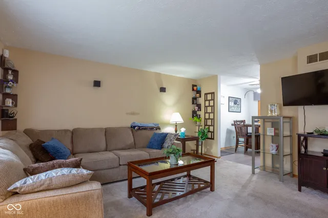 $179,000 | 2631 Pawnee Drive, Indianapolis, IN 46229