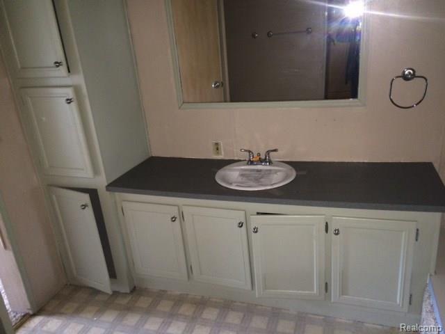 495 West Millington Road Fostoria, MI 48435 - Photo 12 of 29 master bath 4.JPG