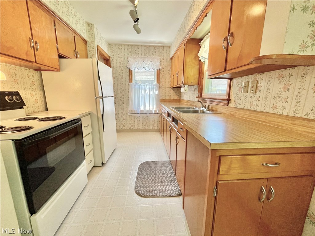 7946 Richard Road Broadview Heights, OH 44147 - Photo 4 of 19 Gallery Image 4