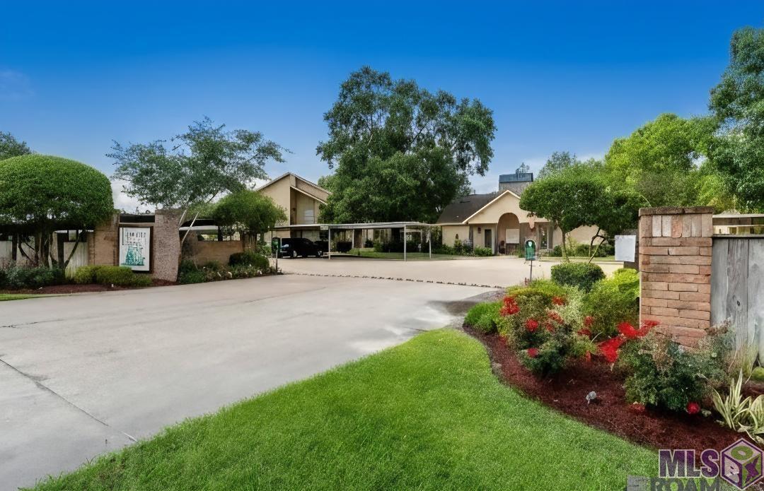 11011 Cal Road, Unit 47 Baton Rouge, LA 70809 - Photo 11 of 11 lovely entrance