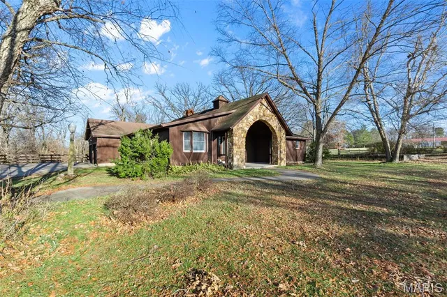 $354,000 | 2071 Pcr 806, Perryville, MO 63775