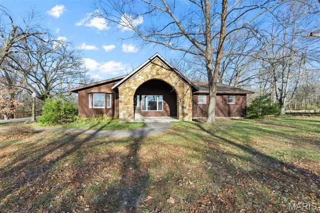 $354,000 | 2071 Pcr 806, Perryville, MO 63775