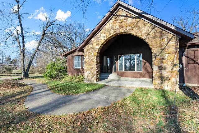 $354,000 | 2071 Pcr 806, Perryville, MO 63775
