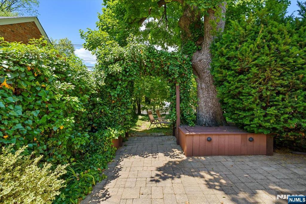694 Sunset Road Teaneck, NJ 07666 - Photo 22 of 30