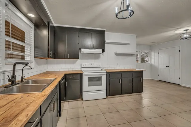 $259,900 | 1102 North High Street, Winchester, TN 37398