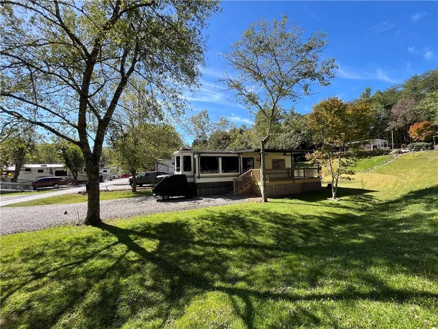 a sign that is on the side of the road