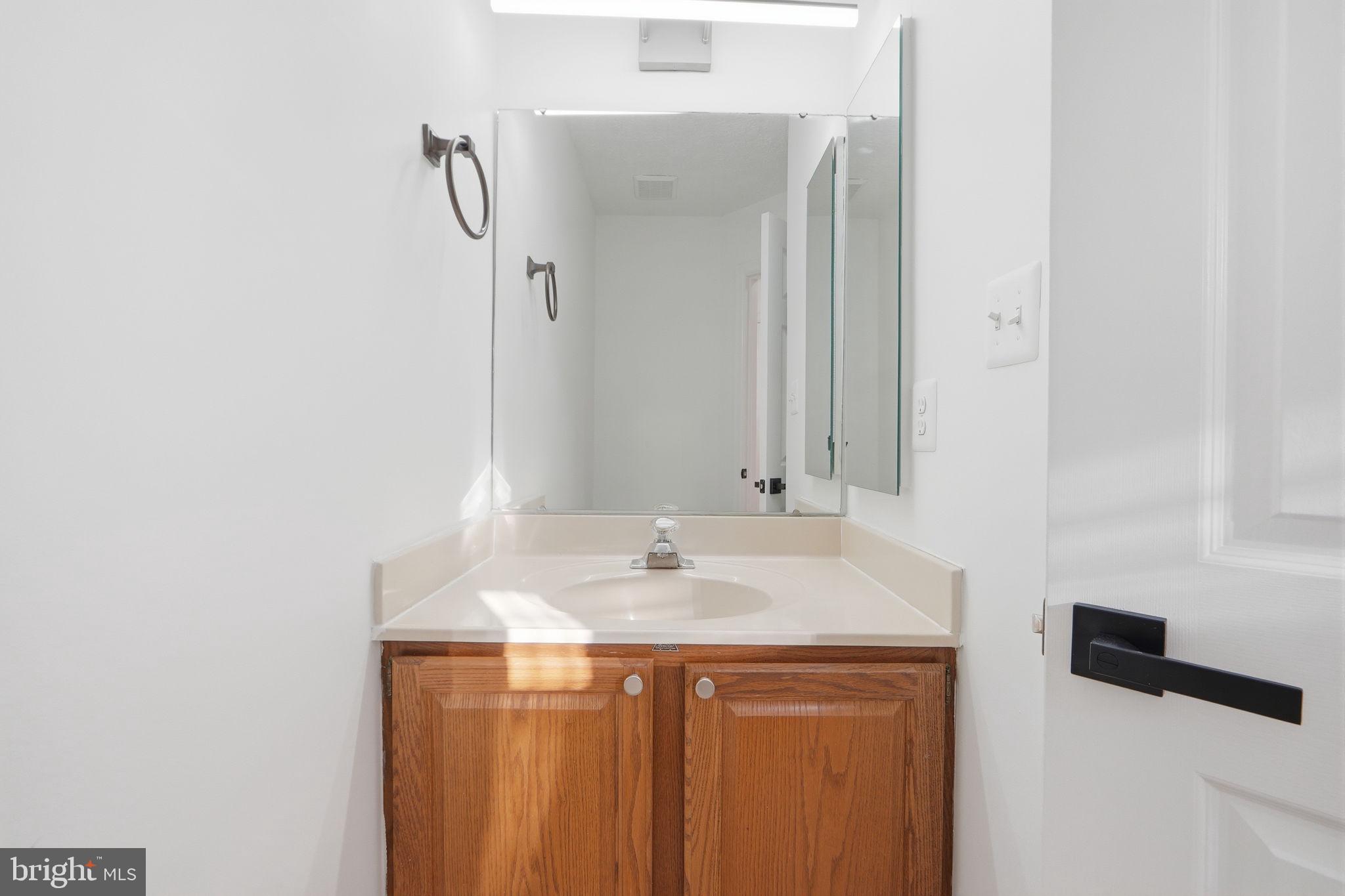 19217 Cross Ridge Drive Germantown, MD 20874 - Photo 3 of 46