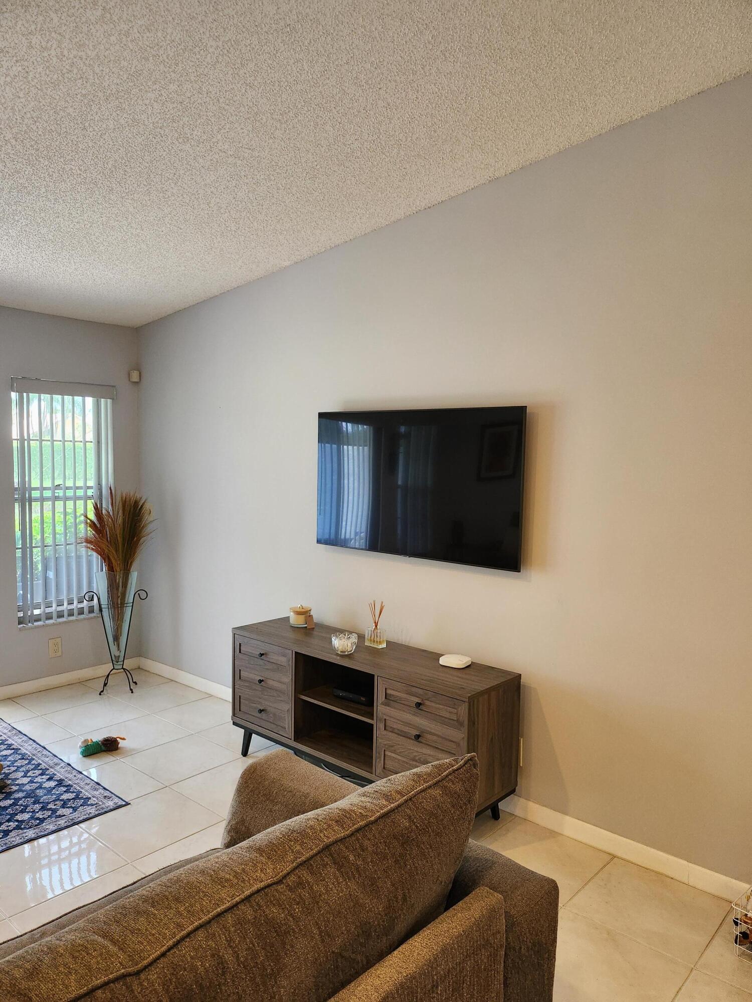 8951 Sunnywood Place Boca Raton, FL 33496 - Photo 19 of 47 8951 SUNNYWOOD PL Boca living room2