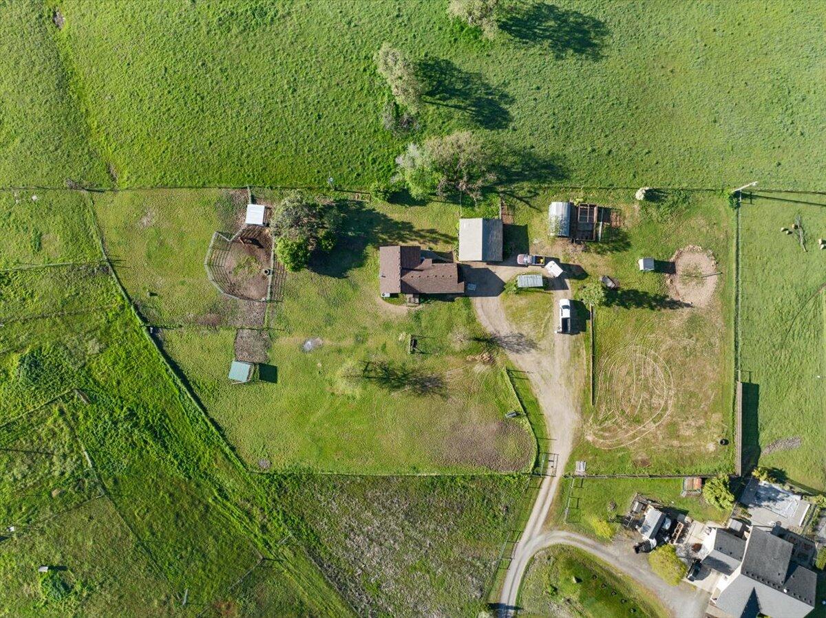 7365 Blackwell Road Central Point, OR 97502 - Photo 4 of 37 24-DJI_0071