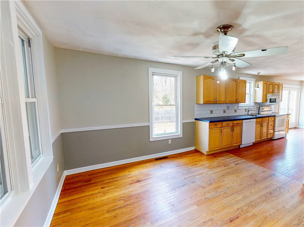 8 Ridgeway Avenue Warwick, RI 02889 - Photo 14 of 31 Gallery Image 14