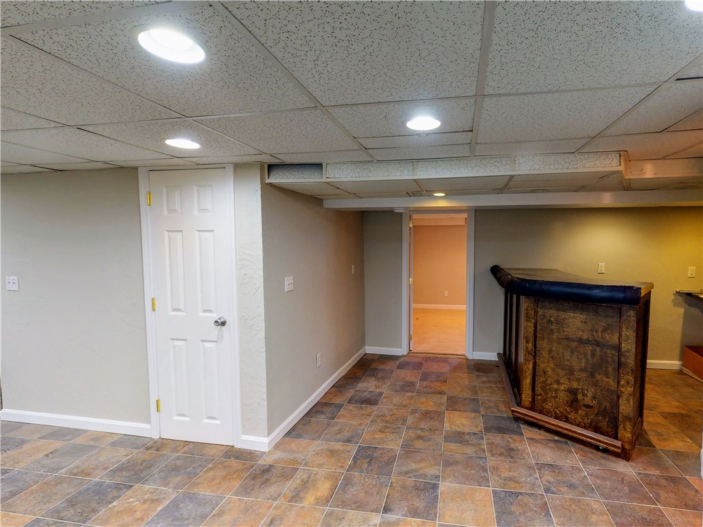 8 Ridgeway Avenue Warwick, RI 02889 - Photo 23 of 31 Gallery Image 23