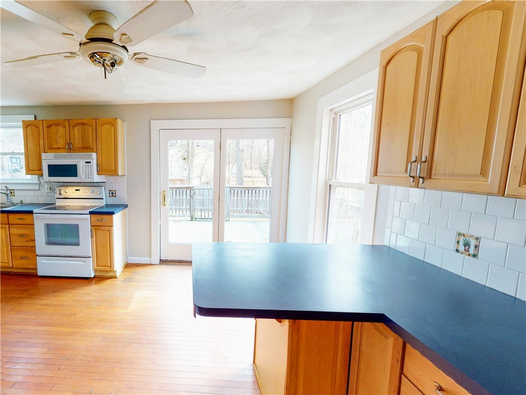 8 Ridgeway Avenue Warwick, RI 02889 - Photo 10 of 31 Gallery Image 10