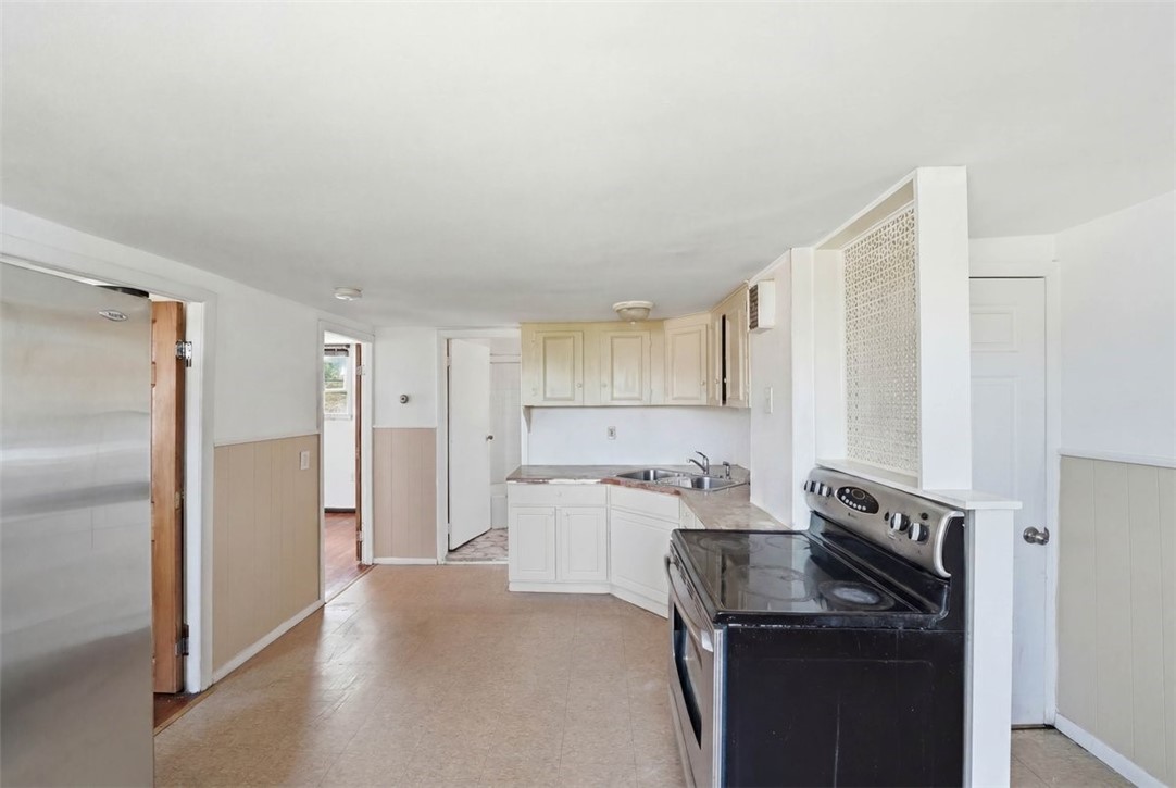 87 Manton Street Pawtucket, RI 02861 - Photo 14 of 20