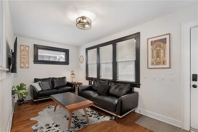 $275,000 | 2532 Charlotte Street, Kansas City, MO 64108