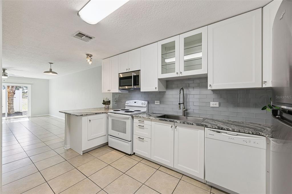 238 Ridge Crest Loop Minneola, FL 34715 - Photo 5 of 40