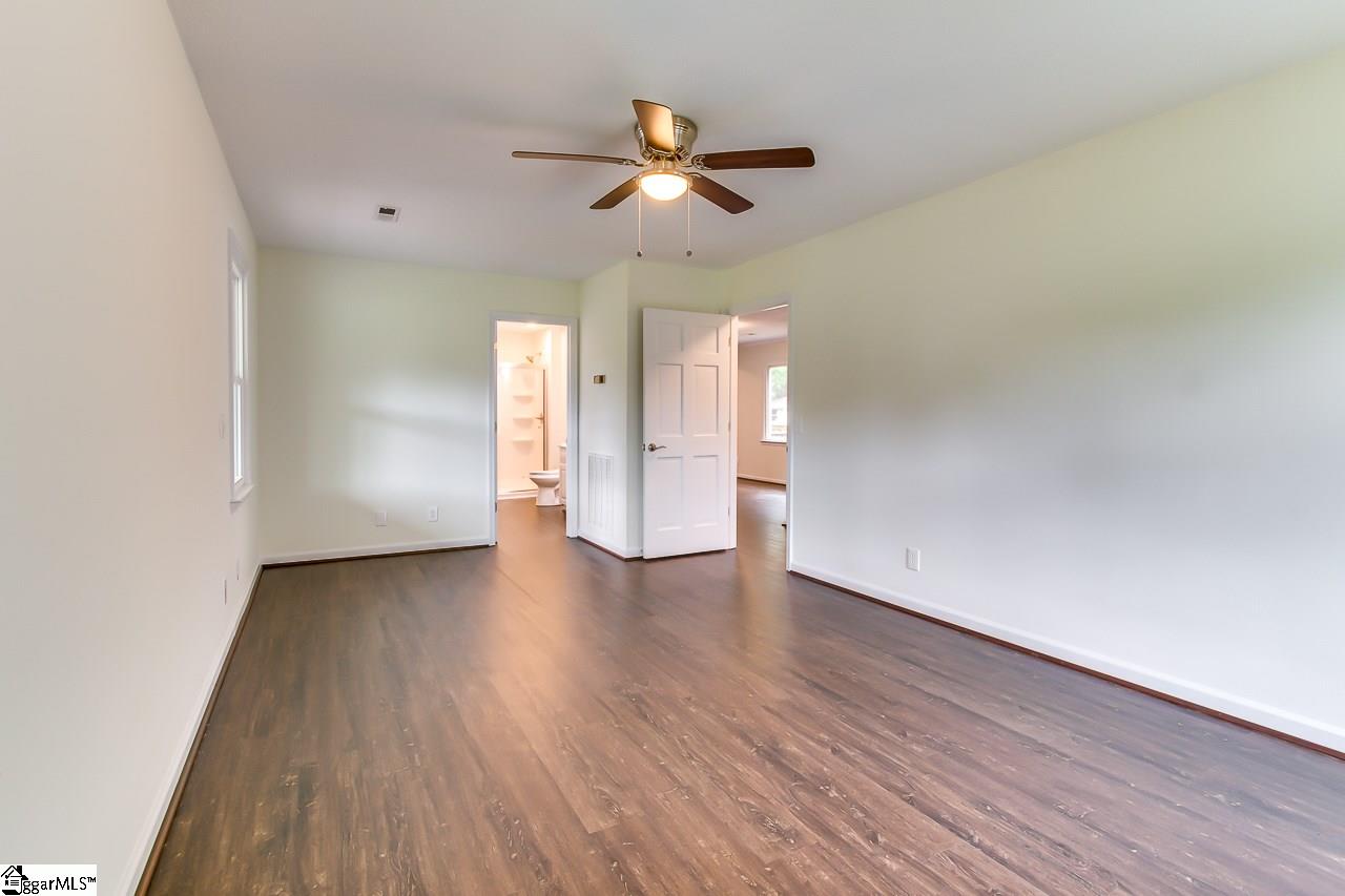 300 State Rd S-42-657 Duncan, SC 29334 - Photo 12 of 21