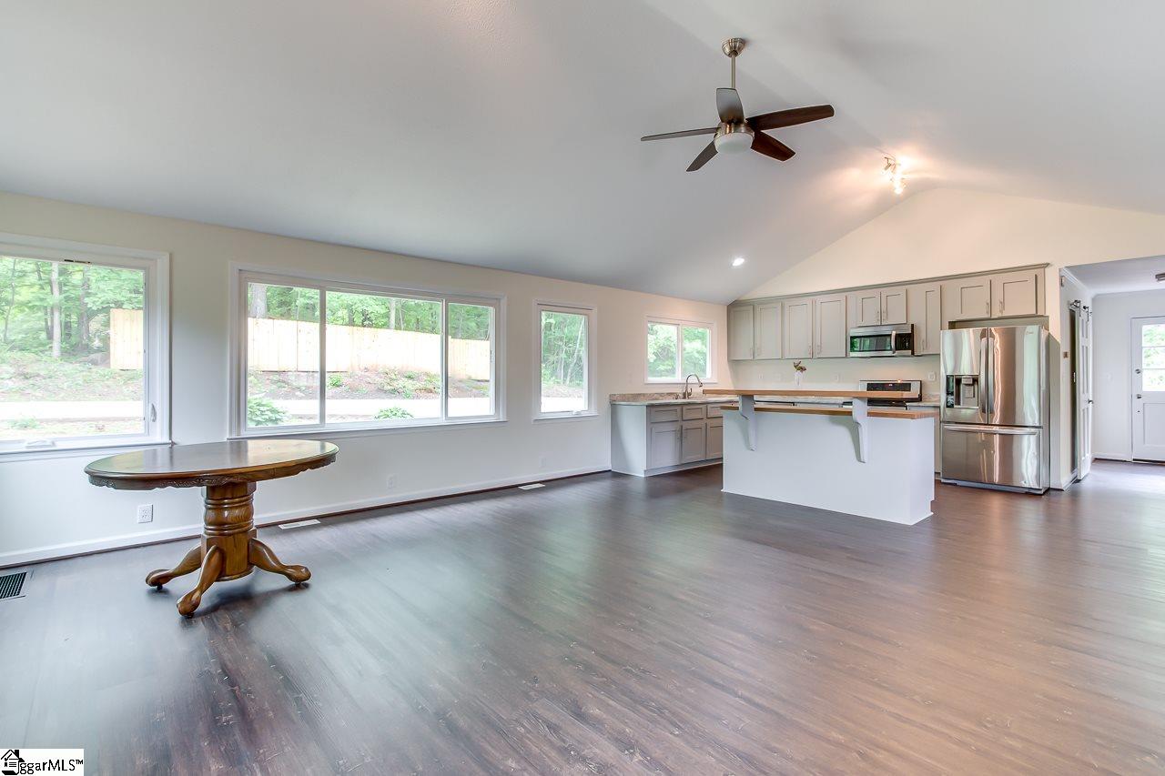 300 State Rd S-42-657 Duncan, SC 29334 - Photo 4 of 21