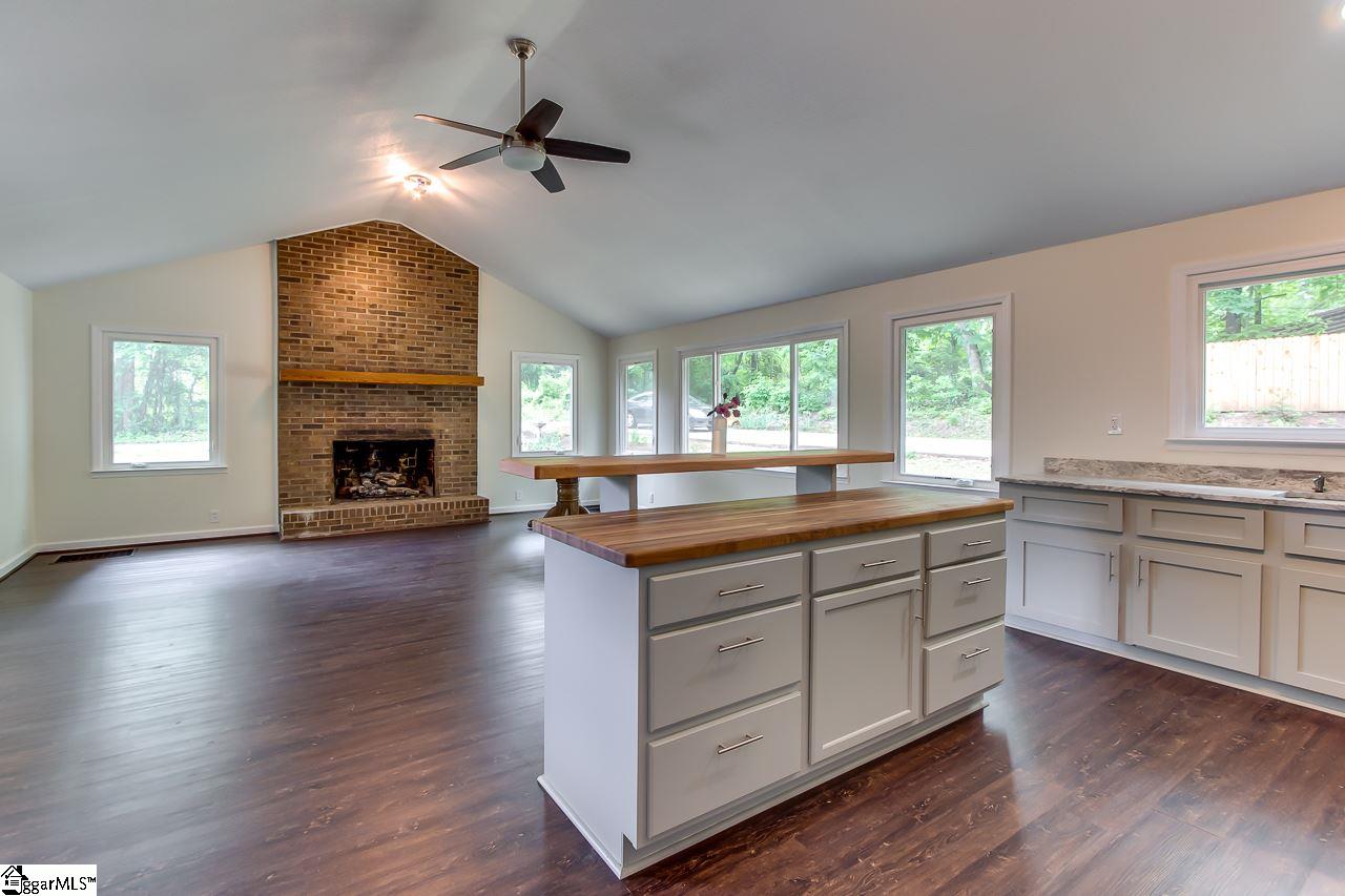 300 State Rd S-42-657 Duncan, SC 29334 - Photo 5 of 21