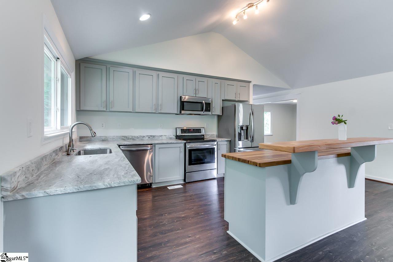 300 State Rd S-42-657 Duncan, SC 29334 - Photo 7 of 21
