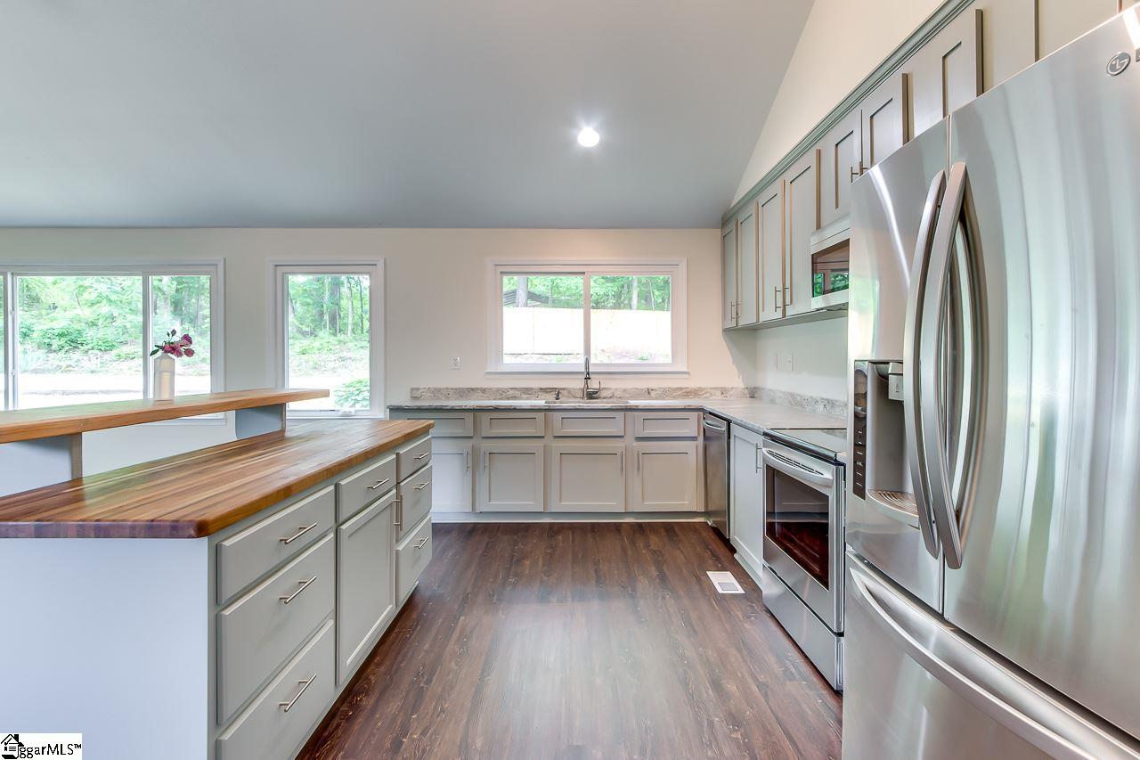 300 State Rd S-42-657 Duncan, SC 29334 - Photo 8 of 21