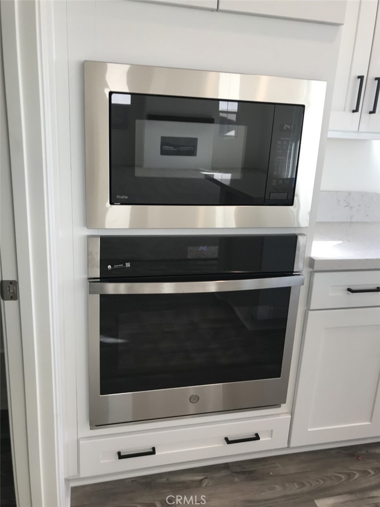 39547 Verbena Way Temecula, CA 92591 - Photo 7 of 21 a stove top oven sitting inside of a kitchen